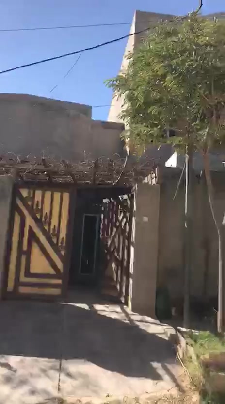 مشتمل للبيع في سامراء افراز العلوه مساحه ١٤٥متر واقع حال وبالسند مسجل ١٢٥ متر طابق واحد بي غرفتين نوم علما البيت بي ورثه فارغ جاهز للسكن سعره كلش مناسب ٨٨  مليون وبي مجاال للاتصال ***********
