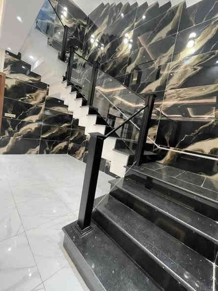 تحية طيبة 
دار حديث 2024 للبيع حالة السند(مستقل)

📍 العنوان : الكرادة محلة 903 قرب كنيسة الارمن 

🔻 المساحة : 266 م

🔺 الواجهة : 8 م   

💢 سند مستقل

🔸المحتويات : 6 غرف نوم (نظام سويت) - غرفة خدامة - صالة كبيرة جداً - هول داخل - مطبخ - مجموعات صحية + حمام ضيوف - كراج - حديقة

▪️جودة البناء جداً عالية وبمواصفات حديثة  

💲السعر : عند الاتصال او حضورياً   

للاستفسار الاتصال على الأرقام التالية 

***********

***********

العادل للاستثمار والتطوير العقاري
