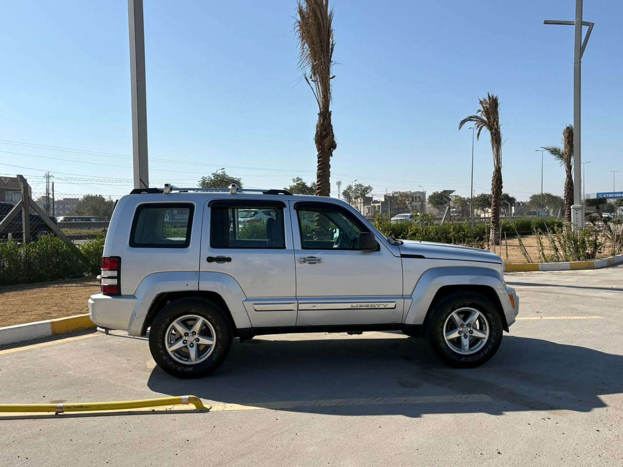 السلام عليكم Jeep لبرتي 🇺🇸2008 مكينة v6 3.7 السيارة ماشيه 86الف وماكو هيج ممشة بهيج موديل السياره جديده ومال بيت  جاهزة حادث امريكة تلث قطع بيبان صفحة السايق وامباوكين الجاملغ الخلفي هاي من امريكة الباقي كفالة  رايدها ب 105 ورقة مكاني بغداد للاستفسار*********** بغداد, العراق
