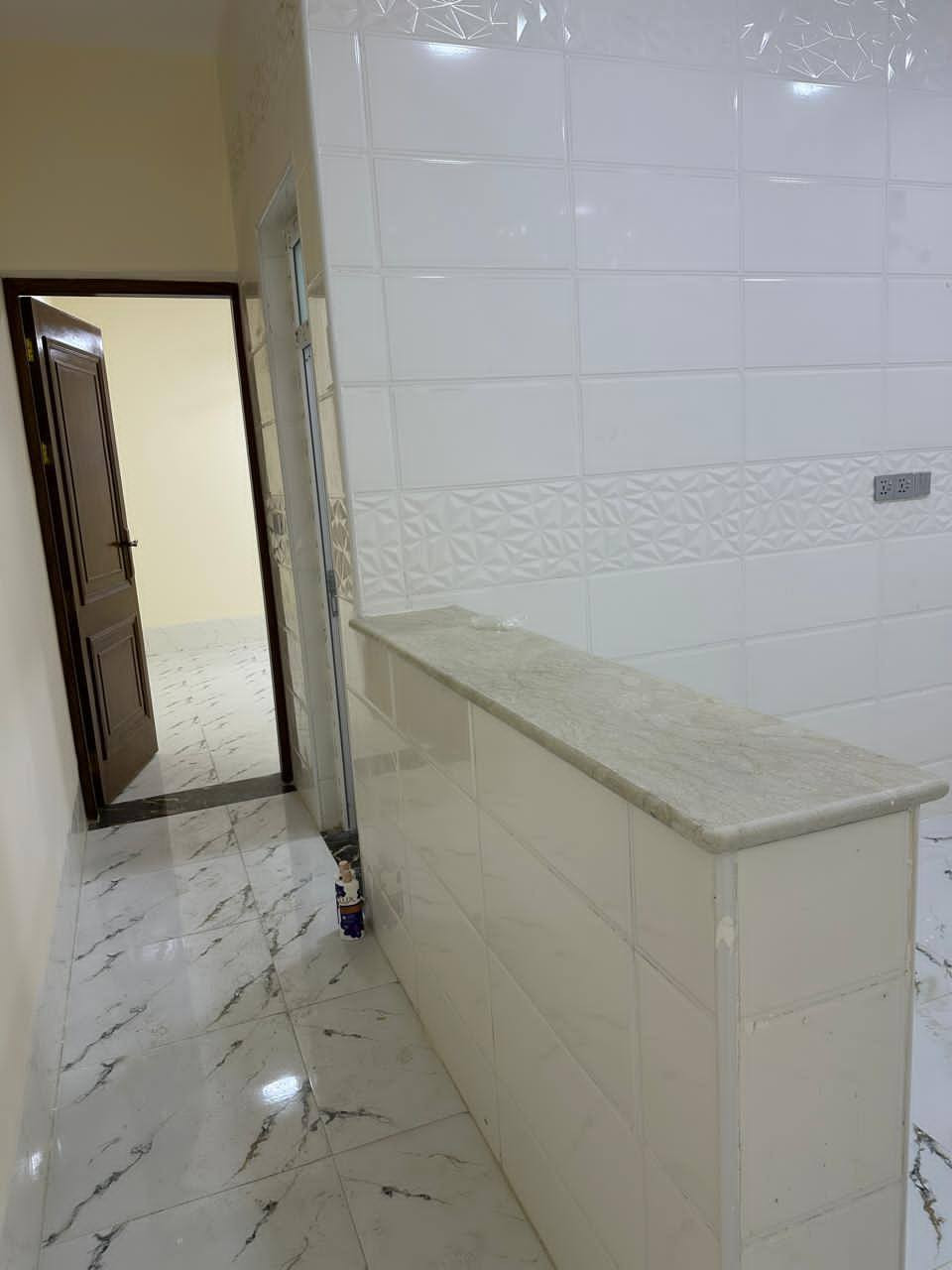 🔹مشتمل حديث طابقين بالخدمات بالخاجية🔹
🔹رقم الاعلان (138)
::::::::::::::::::::::::::::::::::
🔹المنطقة:-400
🔹نوع العقار:-مشتمل 
🔹المساحة:-100م
🔹الوجه:-5م
🔹النزال:-20م
🔹عرض الشارع:- 10م
🔹سنة البناء:-2025
🔹عدد الطوابق:-طابقين
🔹تفاصيل البناء::-
🔹الطابق الاول يتكون من::استقبال ومطبخ وهول وغرف نوم عدد(1)وصحيات 
🔹الطابق الثاني يتكون من:: هول و غرف نوم عدد (1)وصحيات
🔹أقرب نقطة::-شارع40
 
👈و لمزيد من التفاصيل يرجى التعليق (((ب تم)))

او الاتصال على الرقم التالي ***********

👈او زياره مقرنا الكائن في
الخاجية شارع 40 
مجاور الابتسامة الذهبية
