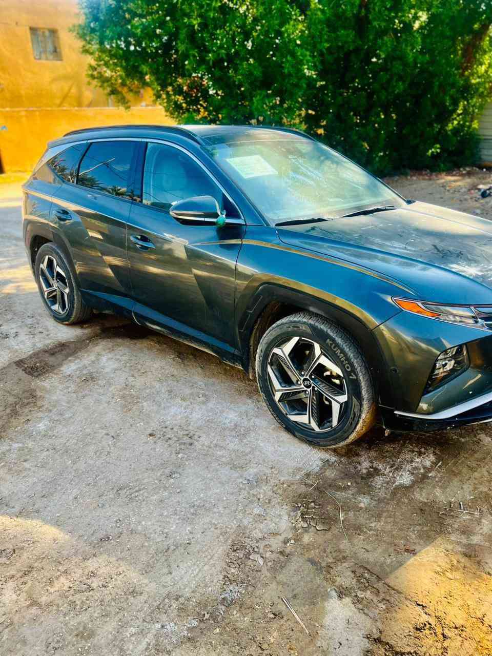 .هونداي توسان بانزين     (رقم انكليزي بابل )
موديل2022
....لمتد فوووول مواصفات بانوراما 
......... أعلى فئة بالتوسان جديدة جدَّاا 
محرك 2.5

..داخل جلد ابيض
 
......المواصفات 
.... لمتد vip فول الفول أمريكي  
‏.............. LIMITED VIP
1- بصمة تشغيل 
2- بصمة أبواب لمس دخول ذكي 
3- بنوراما على طول السيارة 
4- صندوق كهرباء شفط 
5- كامرات 360 درجة
 ( جانبية - أمامية - خلفية ) 
6- كامرات مع الأشارة 
7- السيارة تتقدم وترجع بالبصمة 
8- تبريد وتدفئة بالكشنات كشنات أمامية وتدفئة بالكشنات الخلفية
9- رادرات وسياقة ذاتية 
10- الكشنات الأمامية كهرباء 
11- أضواء محيطية 
12- كشنات خلفية هيتر 
13- مرايات تعتيم ذاتي 
14- أبل كار بلي 
15- أندرويد أوتو 
16- شاشة دجيتل 3 أشكال للقيادة 
17- أشاير ترحيب 
18- أضواء أمامية LED زنون 
19- أضواء خلفية LED
20- نظام سماعات BOOS
21- فول أوامر صوتية 
22- جامات أوتو 
23- قطعتين تبريد 
24- إشارات ب المري
25- كير دگم 
26- شفتات ستيرن 
27- تحكمات ستيرن 
28- السيارة تو ويل 
29- هاند بريك بصمة 
30- شحن واير ليس 
31- منافذ شحن 
32- أوتو هولد 
33- تشغيل عن بعد 
34- السيارة أوتو بارك 
35- حساسات أمامية 
36- حساسات خلفية 
37- گير ٣أنظمة أيكو وسبورت ونورمل 
38- رادار أمامي رادار خلفي رادار جانبي 
39- نقطة عمياء
السعر (198) وبيه مجال بسيط حك الجيه 
الاستفسار ***********
