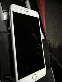 ايفون 8 بلس للبيع ذاكرة 64 مبدل بطارية فقط نضيف ضهر مابي اي شخط فقط ال...