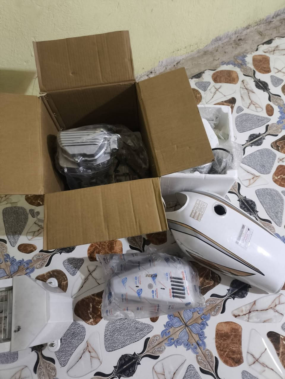 مكينه جديده ولامشدوده وتانكي قيم وأخذ مستعجل حيلللل 
***********
