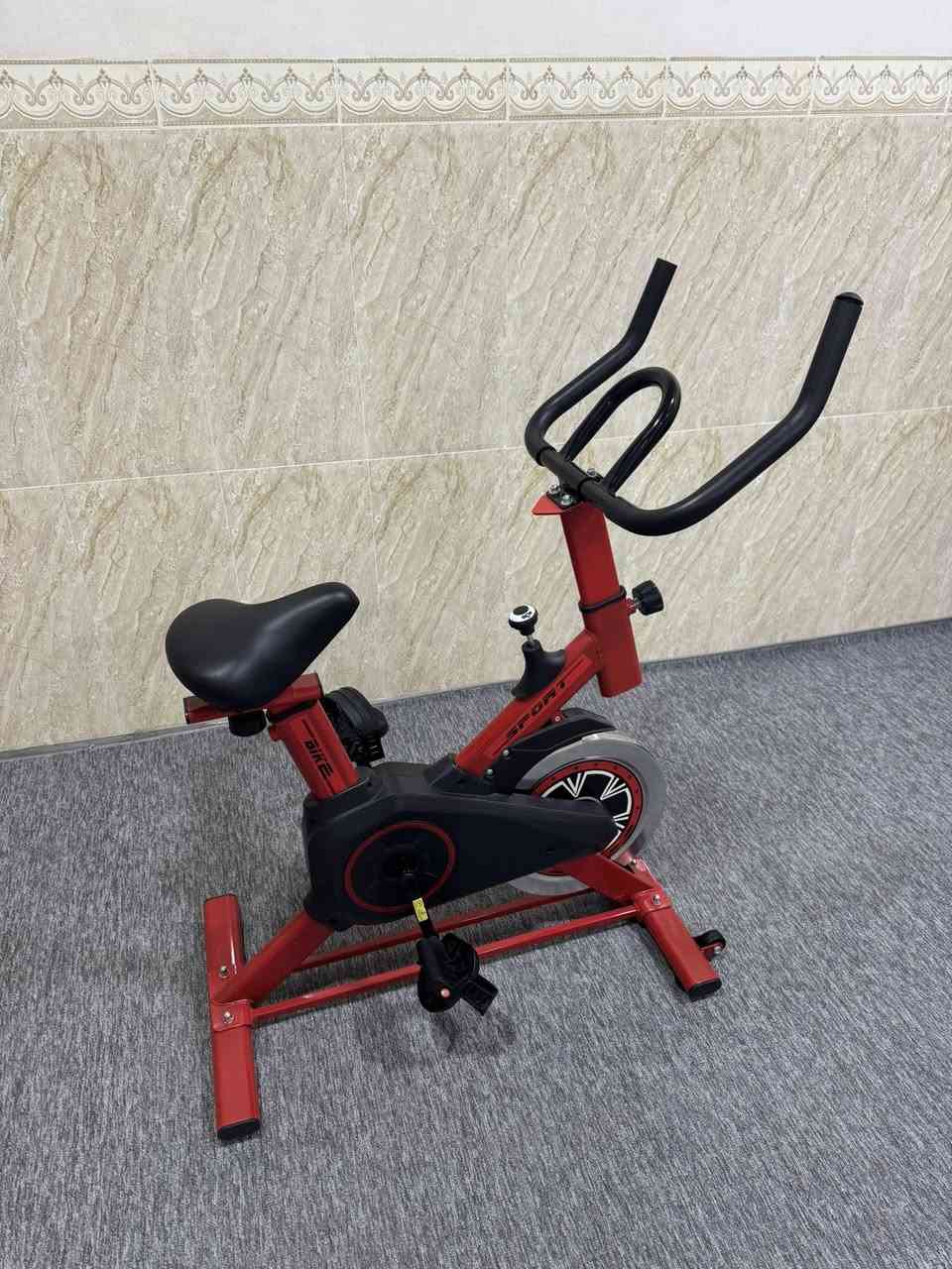 ئەم پایسکیلەی ریازە بۆ  فرۆشتن زۆر خاوێنە ئەوروپیە کوشنەکە بڵندو نیوی دەکرێت سوکانەکەش هەمان شت 
 شوێن هەولێر گەر موشتەریت چات بکە
***********
