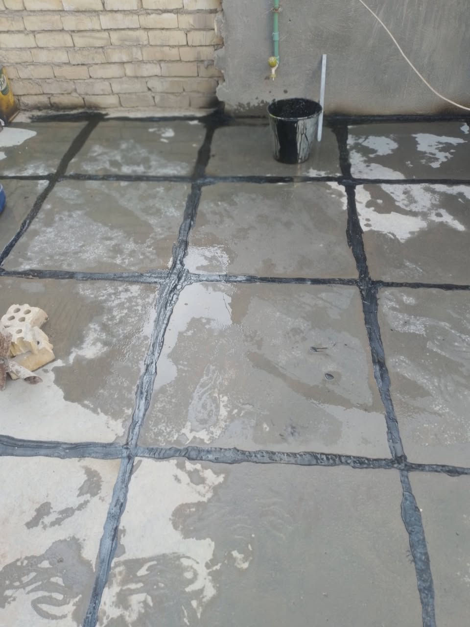 مادام مطرت الحك وسوي السطح مالتك وبسعر حلو ومناسب وشغل يرضي الله راسلني وادلل ياللة السلام عليكم /سطحك تعبان خابر وتدلل تزفيت /اعادة ماستك /اضافة استك /فلانكوت/جميع اعمال السطوح وباسعار مناسبة البرميل كرستة عمل تزفيت كامل معا لعمل سعرة ١٢٥ دينار فقط  ***********
