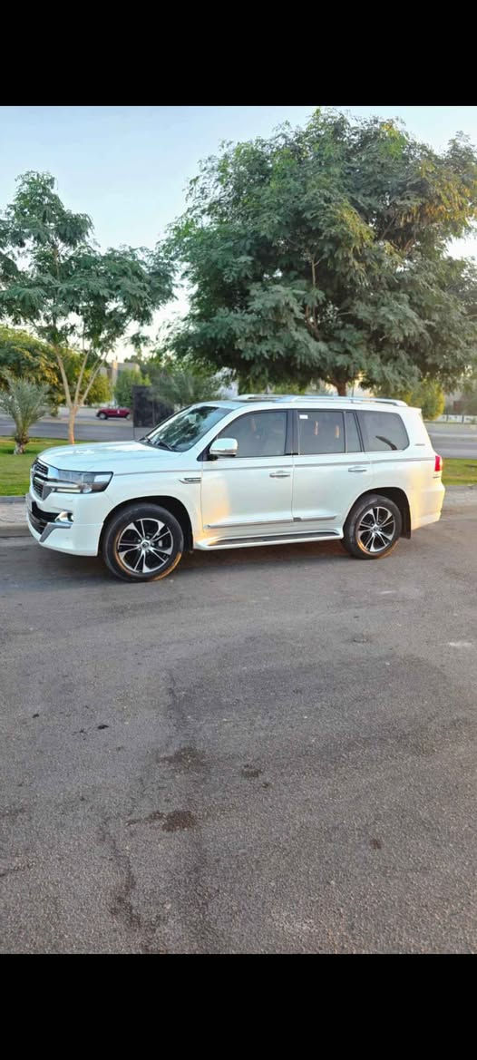 لاندكروز للبيع موديل 2021 ساز أصلي اعلئ فئه فول مواصفات ماشيه 30 الف حقيقي مكفوله  كفاله عامه محرك 6 سيارة بأسمي على وضع الشركه العنوان بغداد حي العامل السعر 64 وبي مجال للشراي 
رقم الهاتف *********** بغداد, العراق
