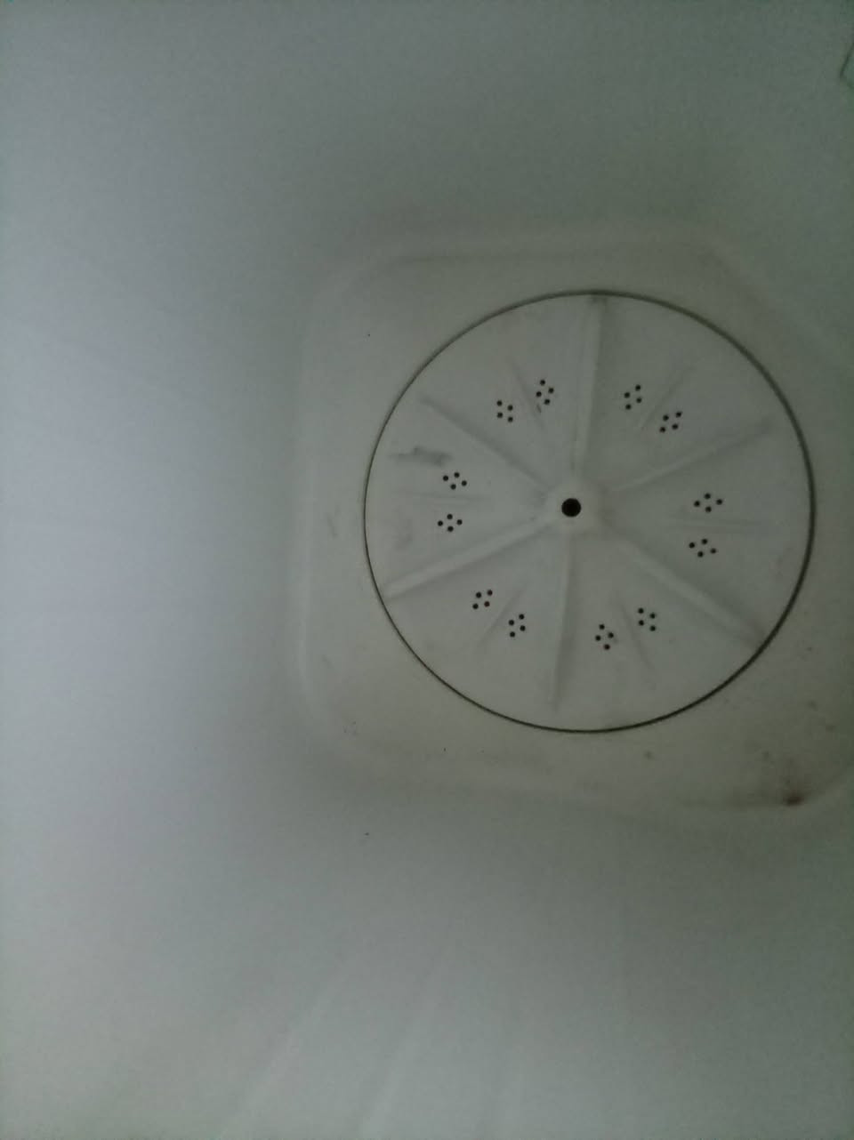 غسالة دنكة للبيع مستخدمه قليل *********** شرط العمل ونظافة
