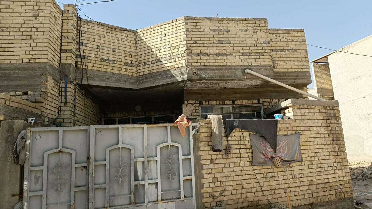 السلام عليكم..
🏫 دار للبيع – الأمين الثانية / سكينة الزراعي
📐 المساحة: 145 متر مربع
📏 الواجهة: 7.25 متر
📏 النزال: 20 متر
🔹 مواصفات الدار:
✅ الطابق الأول:
طارمة
غرفتان
استقبال
مطبخ
حمام وصحيات
2 تواليت (داخلي وخارجي)
منوران (2)
حولي
✅ الطابق الثاني:
غرفة
بيتونة
سطح
🔹 الدار واصل تبليط
🔹 الماء متوفر على مدار الوقت
🔹 كهرباء وطنية متوفرة
السعر 135 مليون وقابل للتفاوض 
📞 للتواصل ☎️ ***********
