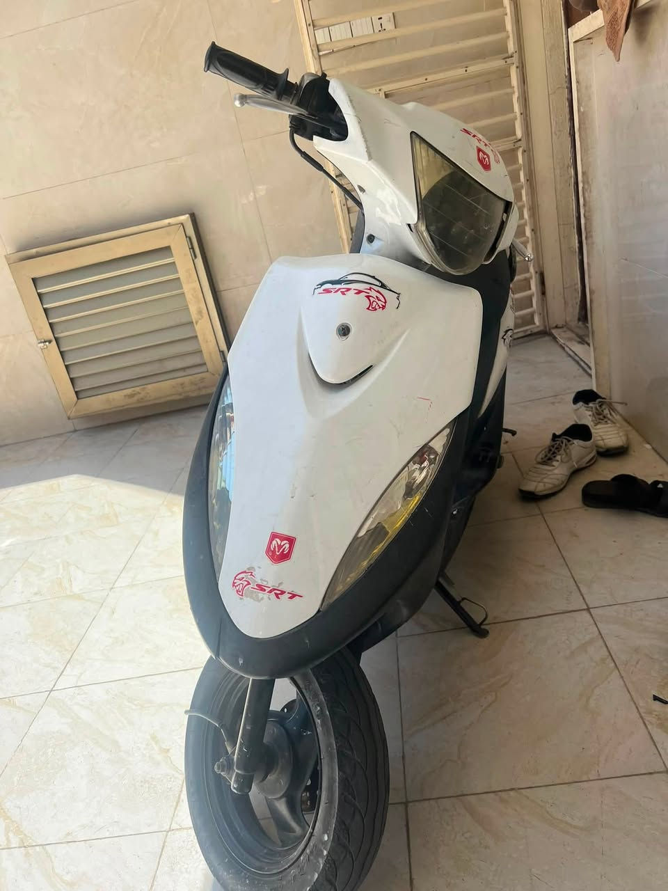 سلام عليكم دراجه ماكس عدله  120
نكره سلف هندر شغال 
مابيه نقص 
مكينه خرسه شلعه معدل 
لايت عدسه ثلاثي نهار يسوي شارع 

٤٠٠ الف .     بيه مجال قليل
***********

