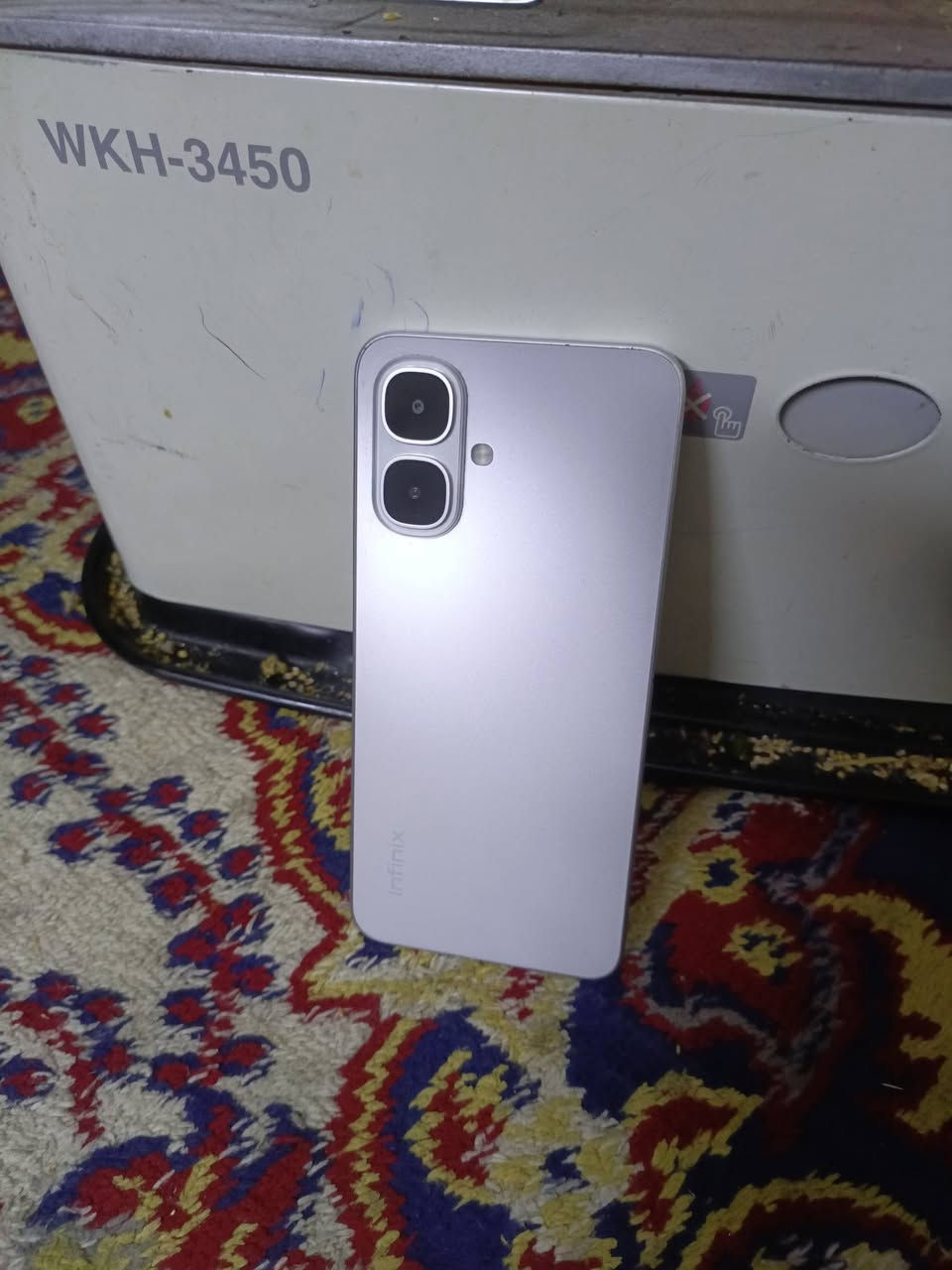 السلام عليكم جهاز للبيع ذاكرته 64 جديد لوك سعر الجهاز 90 وبمجال واذا شراي اتصل بهذا 
***********
