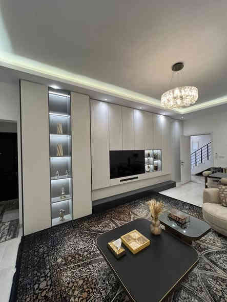 #اشتي_فيلج 
بيت للبيع #مؤثث كامل
المساحة 280م ركن 
يتكون 
5 غرف نوم 
استقبال 
مطبخ حار وبارد 
مجموعة صحيات كراج حديقة 
_____________
***********

***********
