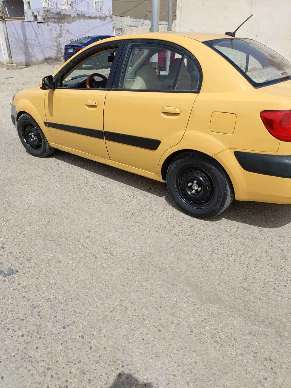 السلام عليكم كيا ريو موديل 2007 كير اوتو
شاشة +كأمر رقم انكليزي مصفرة هيئة أو غرامات بس التبريد عاطل 
65 أو بها مجال ماكن السيارة الديوانية الشراي يتصل ***********
