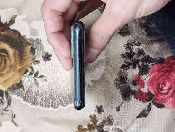 سلام عليكم عندي 11برو ماكس ذاكره 256 تلفون نضيف مبدل شاشه وبطاريه تفصيخ معا جميع ملحقاته  اريد اراوس ب12عادي رقمي *********** عنوان بغداد
