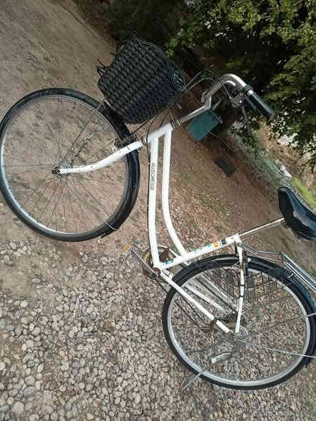 سلام عليكم
بايسكل للبيع حجم 27
تبديلات عين سحريه البوسكل نضيف 
مثل ما موضح بل صور 
السعر 95 وبي مجال  للطيبين ❤
متواجد خاص 
او الاتصال على الرقم ***********
