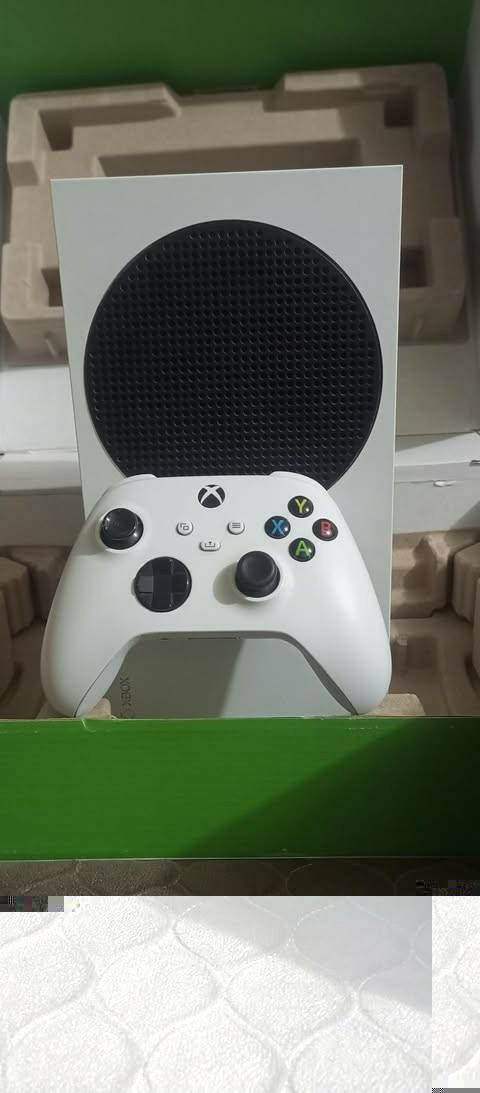 سيريس اس نضيف اخو الجديد ما مفتوح
يجي وياه بطارية للجويستك و UPS 850 
ملحقات الجهاز كاملة 
السعر 340 وبيه مجال بسيط
للتواصل ***********
مكاني بغداد المعامل ما عندي توصيل

ملاحظة ال ups بطارياته هابطه لازم تبدلهم ما يكلفن
