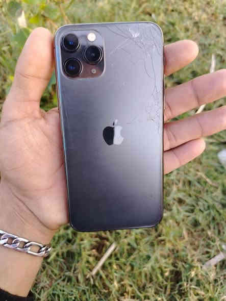 ايفون 11ابرو فقط ذاكره 256 مكان بصره الجمعيات سعره 225الف   ***********
