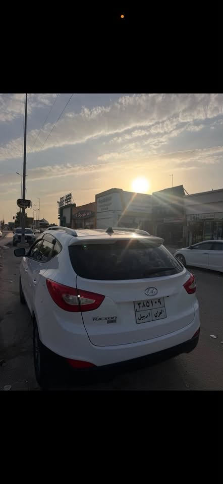 للبيع | هيونداي توسان 2015خليجي�
🔹 الماركة: Hyundai Tucson
🔹 الموديل: 2015
🔹 المحرك: 2000 CC
🔹 اللون: أبيض
🔹 المسافة المقطوعة: 160,000 كم
🔹 رقم أربيل
🔹 السنوية والرقم باسمي وجاهزة لنقل الملكية.

✅ سونار حديث موجود.
✅ محرك وكير بحالة جيدة.
✅ شاصي سليم.
✅ استخدام شخصي.
✅ نظيفة من الداخل والخارج.
✅ زجاج ومرايا كهربائية.
✅ السيارة جاهزة للاستخدام ولا تحتاج أي مصرف

مكاني نجف قرية الغدير الاولى

💰 السعر: (140 وبيها مجال).

📞 للتواصل: (***********)
