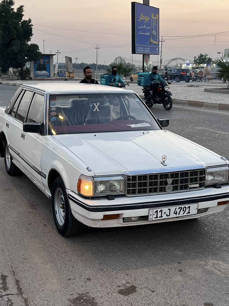 السلام عليكم
سوبر 85 كفاله عامه بيهه صبغ قليل كد شبر بالجاملغ 
عندي بيهه سونار 
رقم بغداد انكليزي مداور ثاني يوم 
محرك وكير بلادي 
سياره جديده كلش واحلى من الصور 
مكاني ميسان 
***********
