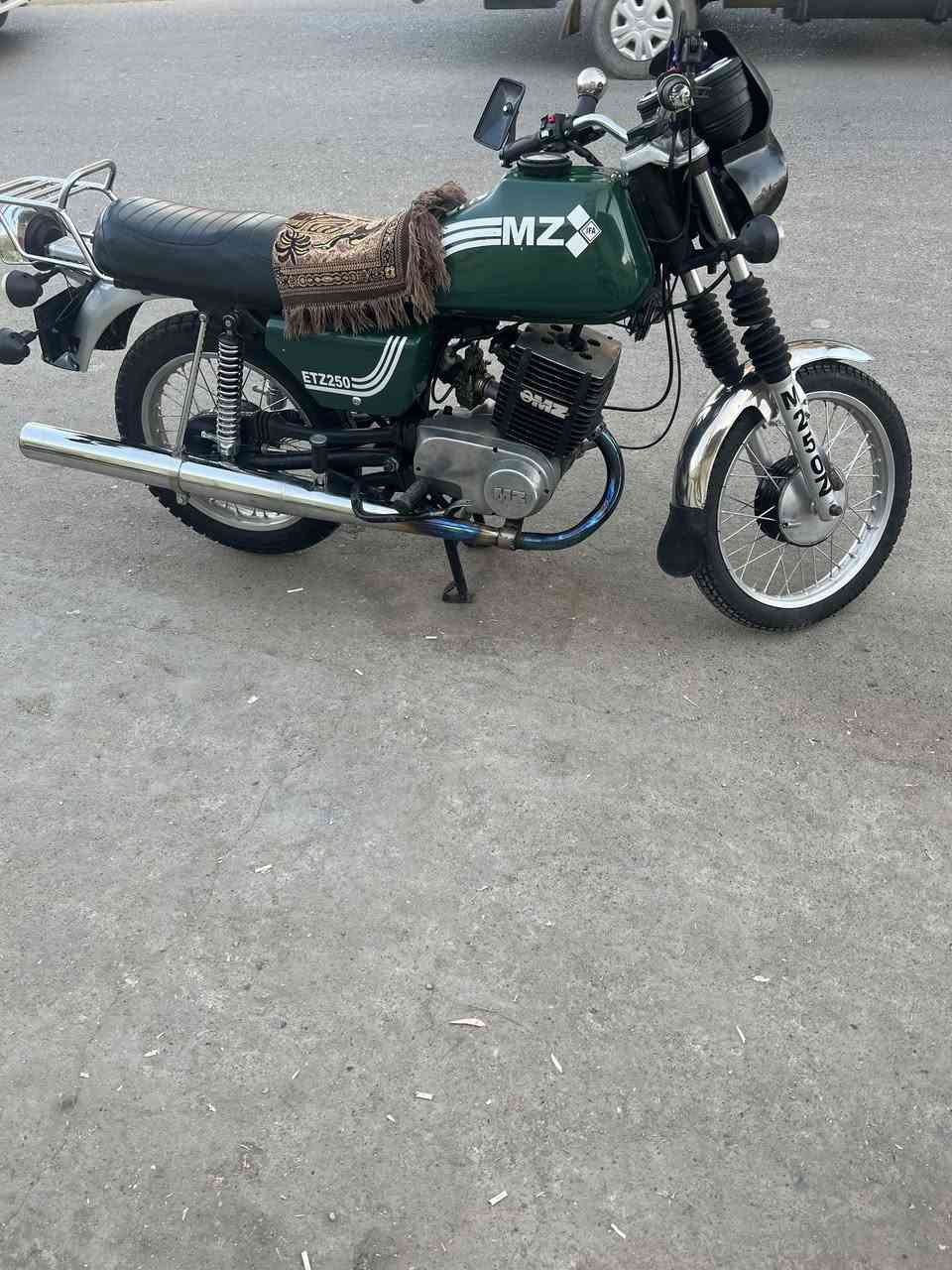 للبيع امزيت 82 ما بيه اي شي سايس 2بدون سنويه ورقم لحيم مابيه شرط بس مضروب من اتنين كيرا اسنان مكان تلعفر ***********
