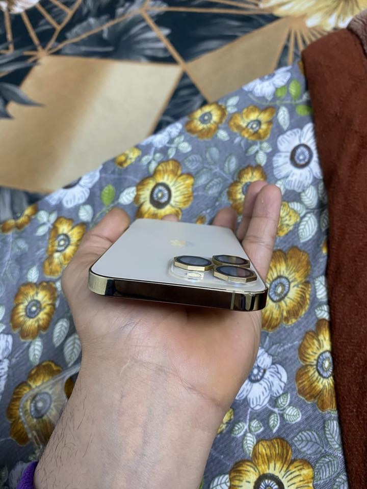 سلام عليكم ايفون 13 برو فقط جهاز نضيف مثل ما موضح بل صوره بطارية 100 صلي من ابل جهاز كارتونه وياي مطابقه جهاز كلش نضيف وهاذ رقمي *********** مكاني بغداد السعر 500 وبي مجال
