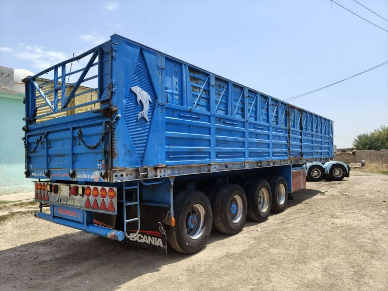 السلام عليكم عربانه للبيع شاصي محلي 16 اربع محاور اثنين رفاع واثنين ثابت برينا اثنين صيني الطول 12.5 ضخم تايه جاهزه للشغل مكان موصل للاستفسار خابر الرقم ***********
