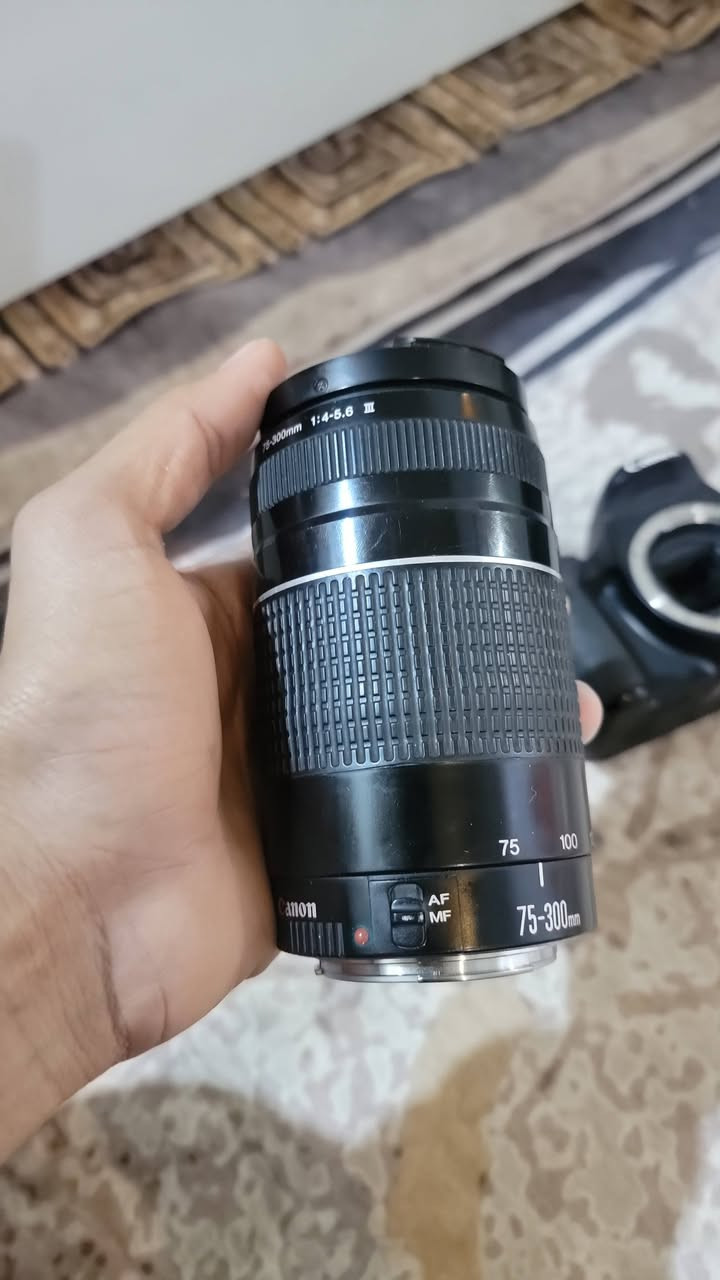 كامره كانون d600
كامره نضيفه كما موضح بلصور 
الكامره شرط الفحص مابيه اي مشكله او خلل كفاله 
بيه زوم 70-300
(الملحقات) 
1-عدسه 70-3000
2-بطارية
3-واير لنقل الصور من الكامره للهاتف
5-رام 16كيكا 
6-جنطه
7-شاحنه بطاريات 
8-حزام لحمل الكامره

*********** السعر 350 وبيه مجال 
البصره توصيل موجود جميع المحافظات
