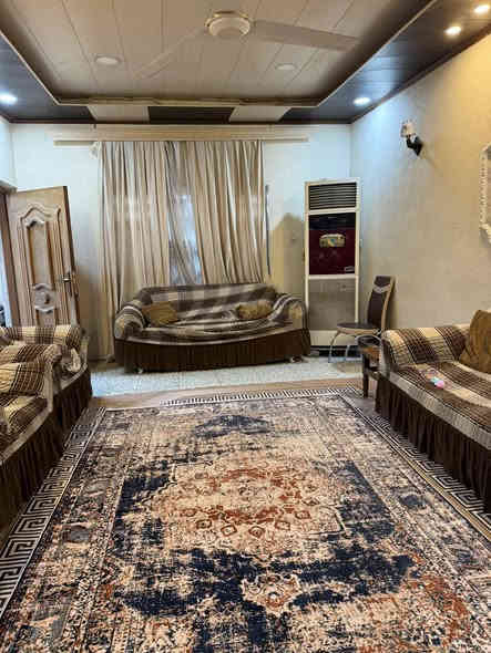 السلام عليكم 
طابو صرف           طابو صرف 
يتوفر دار سكني طابو صرف باسم البائع مساحته 200م  بناء 2007. يحتوي على  طابقين  خمسة غرف نوم وصاله ومطبخ واستقبال وثلاث مجاميع صحيه وحديقة موقع مميز جدا في  المسيب / حي المعلمين الثانيه مقابل الجامع الاصفر يبعد عن الشارع العام 60م  بوجه المتنزه السعر المطلوب للبيع 270 مليون قابل للتفاوض  علما ان البناء طابوق وصب السقف للأستفسار الأتصال برقم *********** او مراسلة الصفحة
