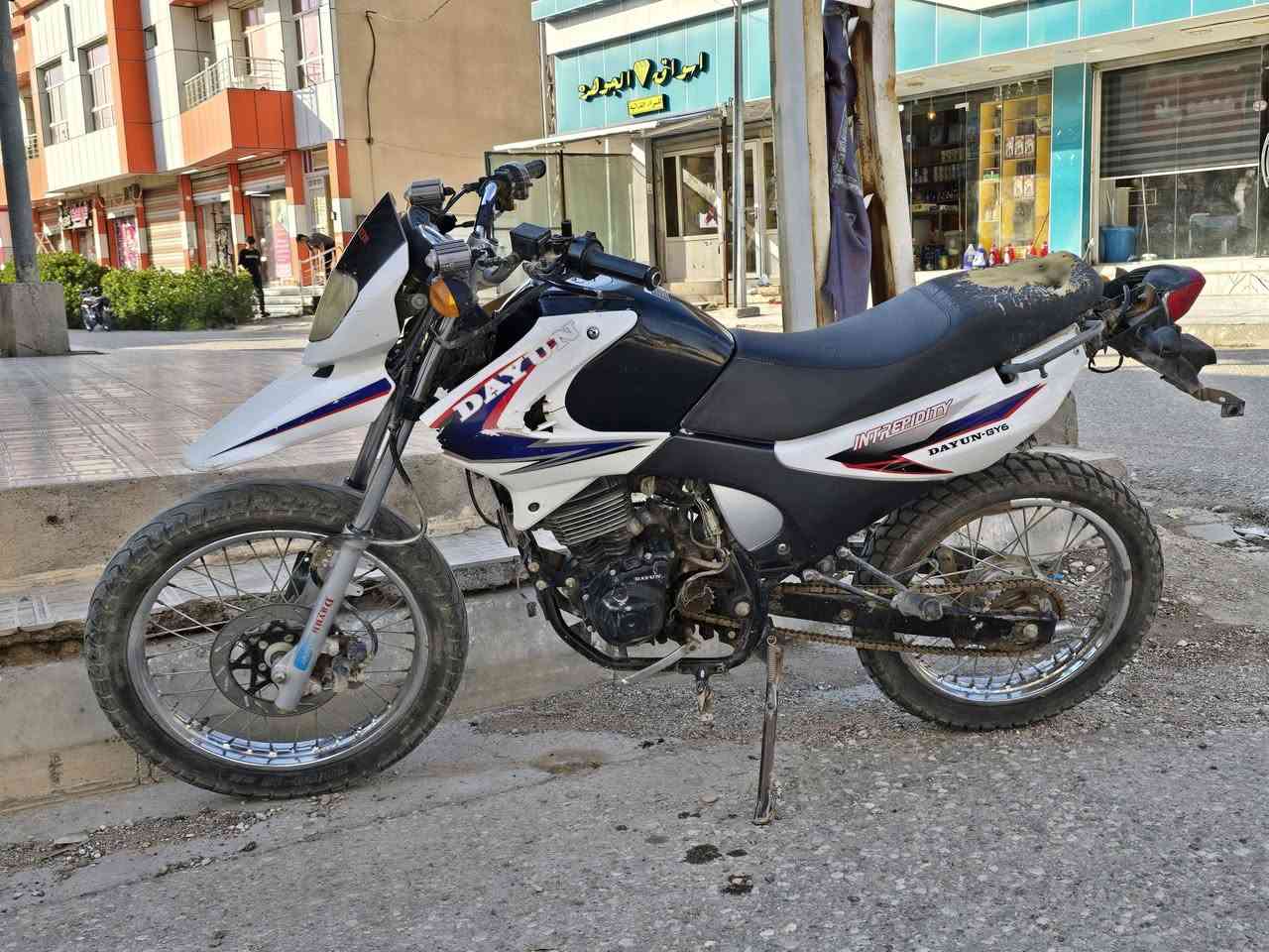 للبيع قفاز صيني 2018
اوراق كامله 
السعر 600الف قفل باقي التفاصيل تصل***********
او رساله على الفيس
