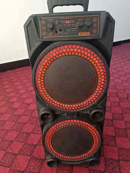 السلام عليكم
سستم حجم جبير شغال بس اسم البلوتوث ميطلع بالتليفون 
وفيب لمس أصلية مع معسل اصلي شغالة 
راوتر محمول عدد 3 شغالات بس واحد منهن مابي بطاريه 
سعرهن كلهن ب 50 الف 
مكاني كوت 
***********
