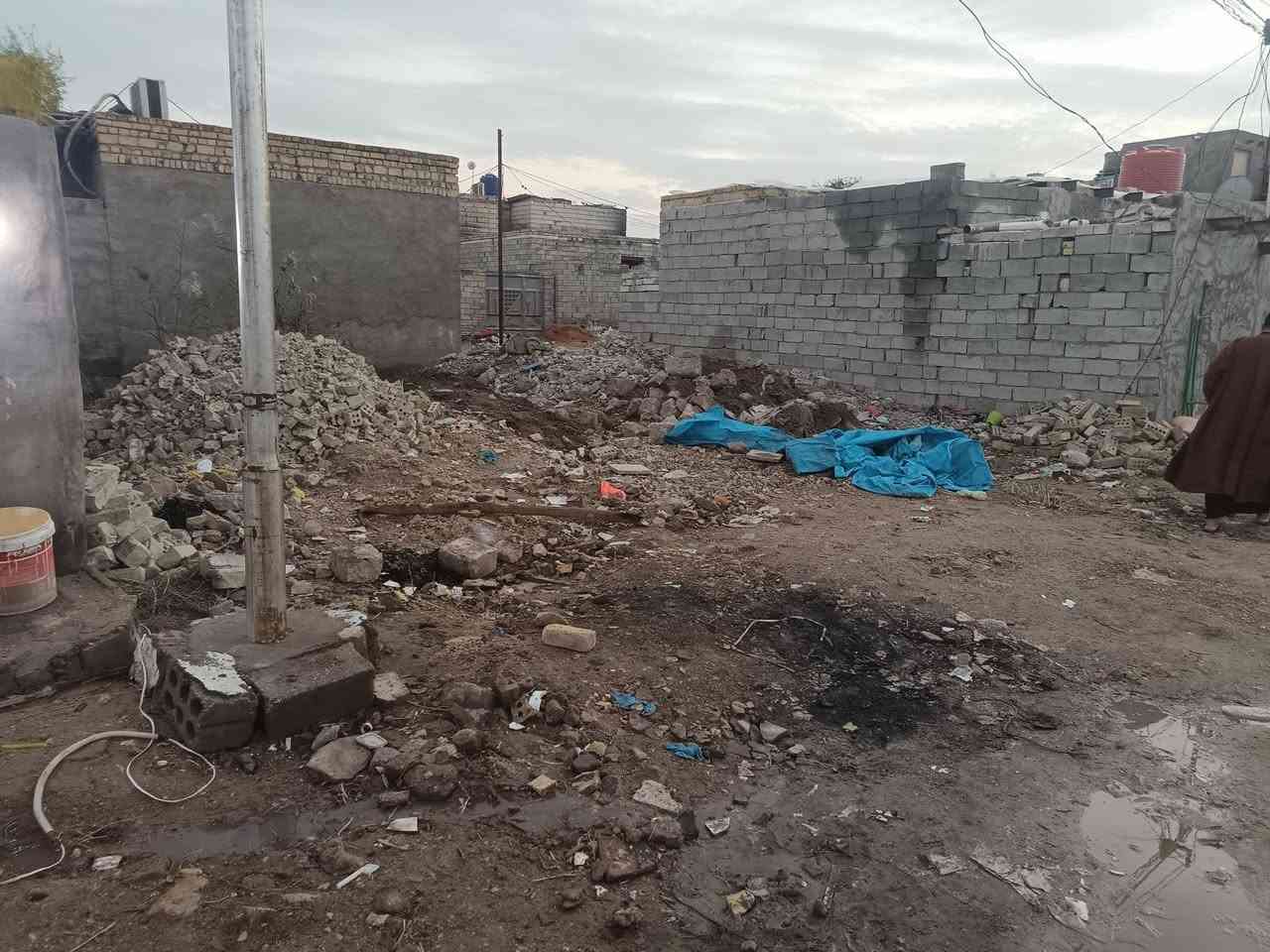 عرصه للبيع 100متر مربع بلسادين شارع المعمل ***********
