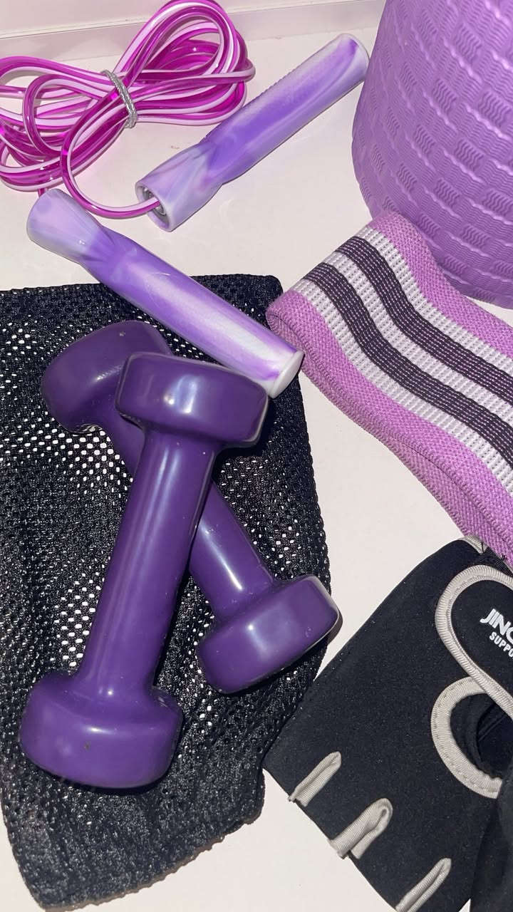 مرحبا بنات عندي ادوات جم بيت للبنات اللون بنفسجي 💜🔮بعدهم جدد والله العظيم استخدام مره لو مرتين 

دمبلص 
بساط 
كفوف 
حبل 
حزام 
اخذتهم ب ٦٠ نهايتهم ٤٠ قفل 

ومتوفر عندي توصيل ٣ لكل العراق


**إذا كنت صاحب هذا الإعلان وتريد حذفه لأي سبب، رجاءا أرسل رسالة إلى الدعم الفني**