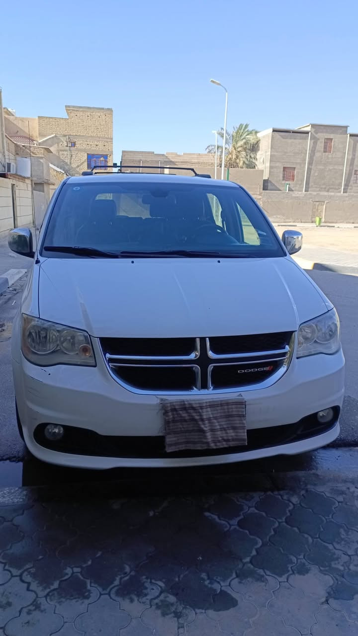 دوج كرفان موديل 2020  رقم انكليزي  بغداد راعيها بالبصرة سنوية لغاية 2027 ماشية 82 الف ميل حادثها الباب الخلف الراكب فقط  بدون بجم بدون ايرباكات مكينة كير تبريد تدفئة السيارة نظيفة جدا مكانها البصرة الزبير  السعر 195 ورقة
***********

