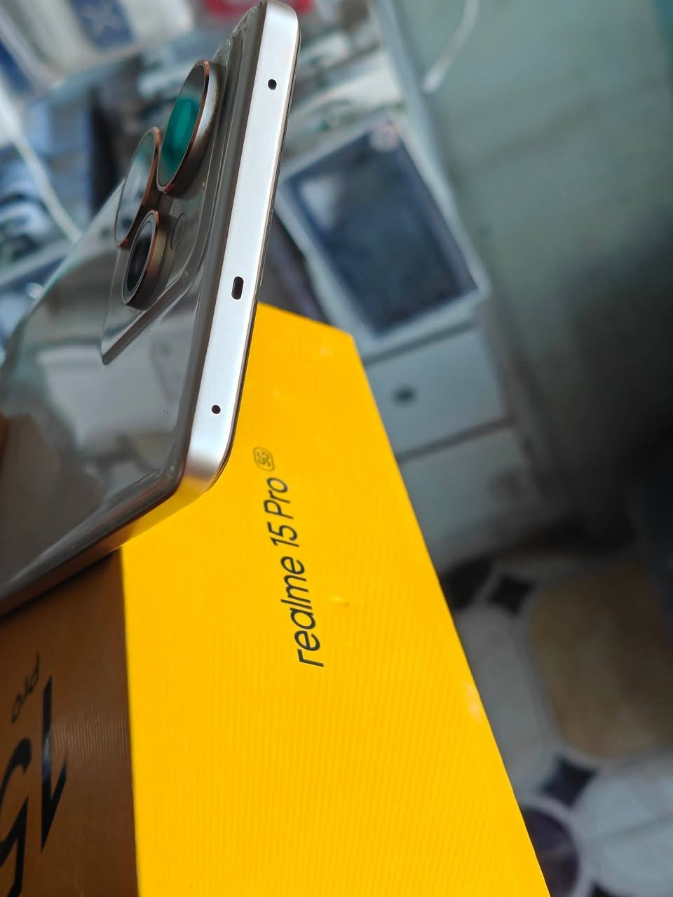 ريلمي 15 برو الجديد من ريلمي ذاكرة512 رام26
بطارية تدوم ل اكثر من يومين7000 ملي امبير
معالج snapdragon7 gen4 5G يشغل 90 فريم ببجي ثابت
120 فريم مع التحديثات شاشة 144HZ 
مدعوم بل ذكاء الصناعي تعديل الصور عن طريق الصوت
ضد الماء ضد الكسر  ملحقات كامله مستخدم أسبوع اخو الجديد

سعر 500 الف فقط      للعلم سعر الجديد 599 
العنوان بغداد الدوره المهديه الثانيه

تواصل خاص او اتصل *********** وتساب
