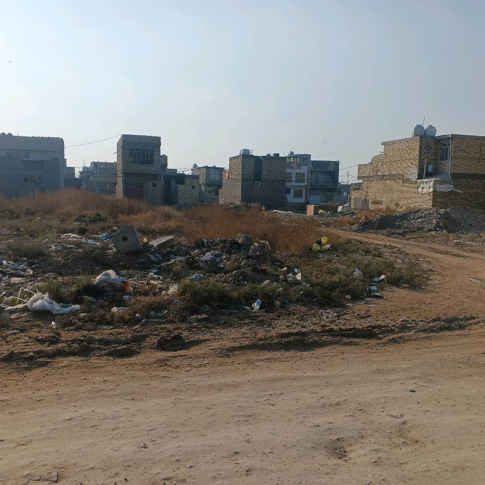 قطعه ارض زنجبيل على شارعين  مساحه 50m الواجهة 4 وربع *12 مكانه التاجي ركيه وفاضل تبعد عن كاظميه 15 دقيقه سعره 20 مليون وبيه مجال 