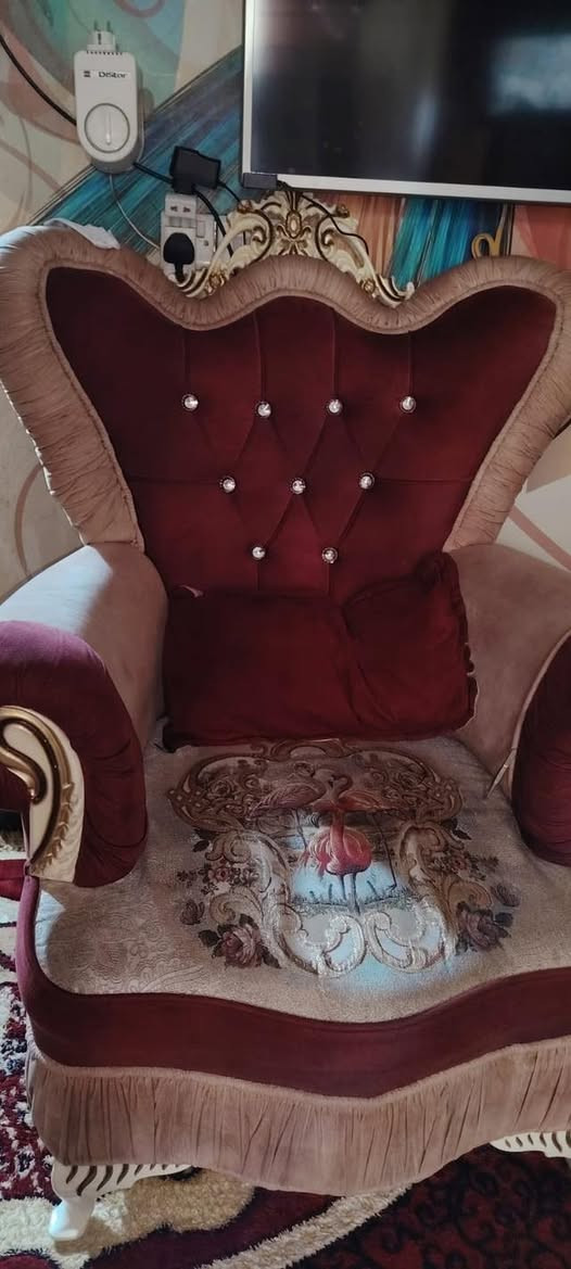 سلام عليكم تخم عشر مقاعد نضيف كلش ٣٥٠ الف مكاني بغداد البياع***********
