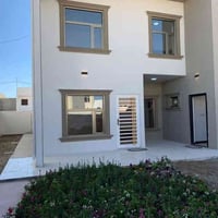 🏡 دار للبيع – مجمع الأميرات الثانية المساحة: 300م² بلوك 26 📍 الموقع: م...