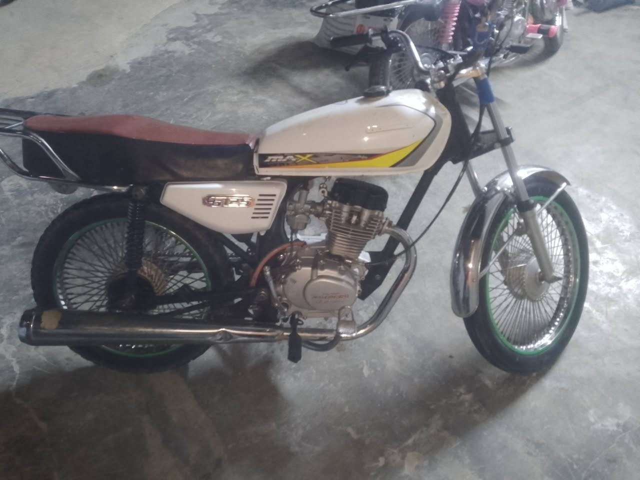 السلام عليكم متاح دراجة 4كير موديل 20 شلعة ومعدل فول سعر 200 وبيه مجال قليل حك الجية الشراي يخابر ويدلل ***********
