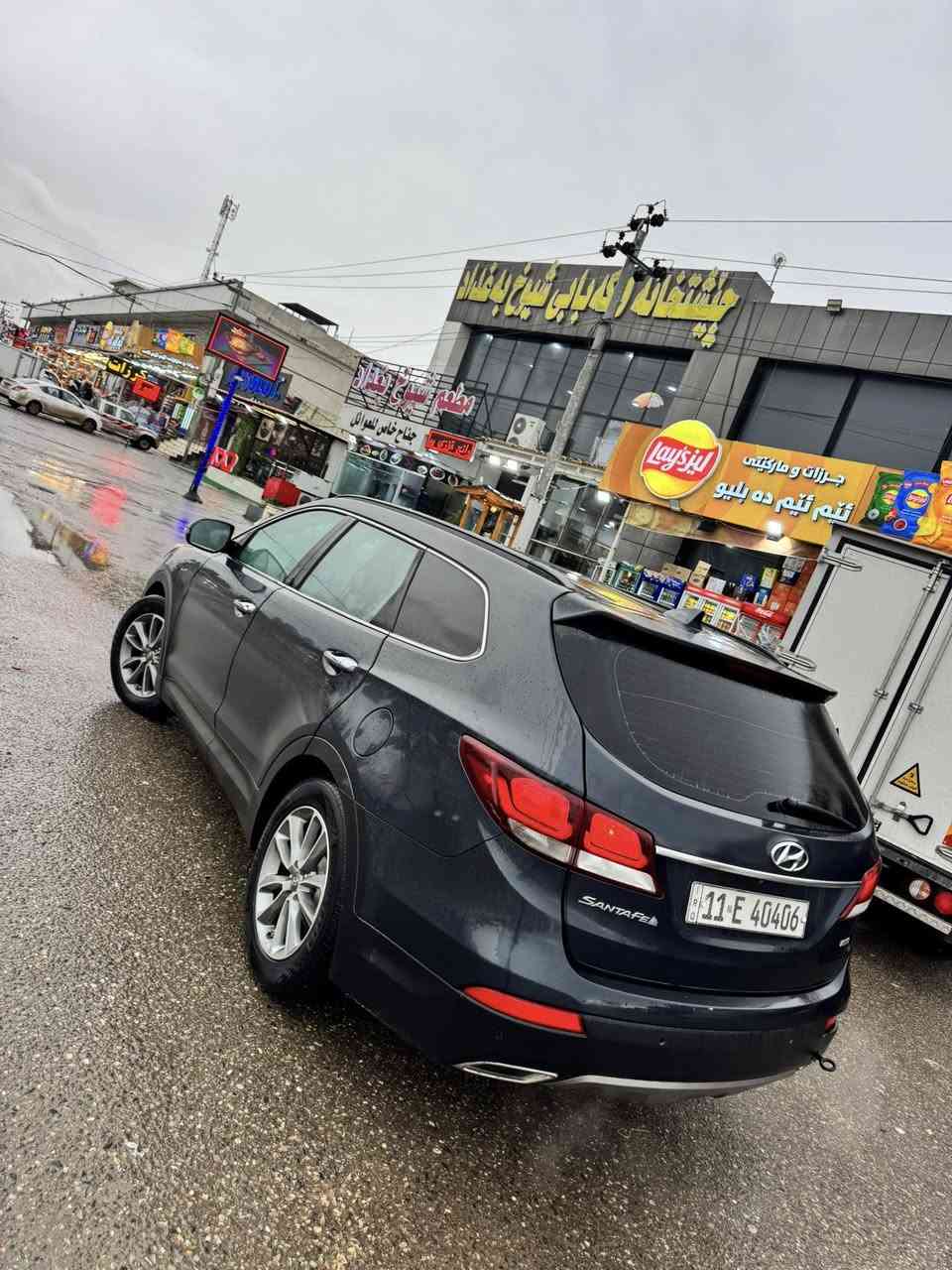 السلام عليكم 
سنتافي2017 امريكي 
بنيد + جاملغ تبديل بدون صبغ نفس الون
6 سلندر 7 راكب فور ويل 3انظمة قياده 
كير محرك كفاله ماشيه90mi
رقم بغداد بأسمي 
هاتف 
***********
السعر 172 وبيها مجال
