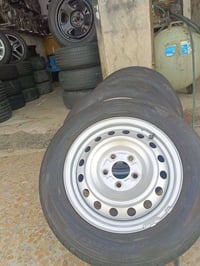 تخم ويل عادي + تخم تاير 195/65/15  تايرات جدد نظافة 99% انتاج 25 07822...