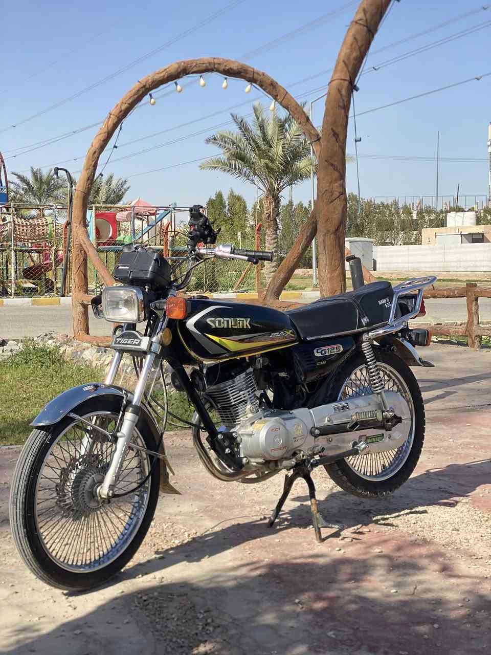 السلام عليكم 
تايكر اصولي 2023وكيله العارضي كهربائياتها كلها شغاله دسك امامي عنبار دراجه تاخذه ماتصرف عليها مرتبه 750 وبيها مجال تواصل خاص و واتساب ***********
