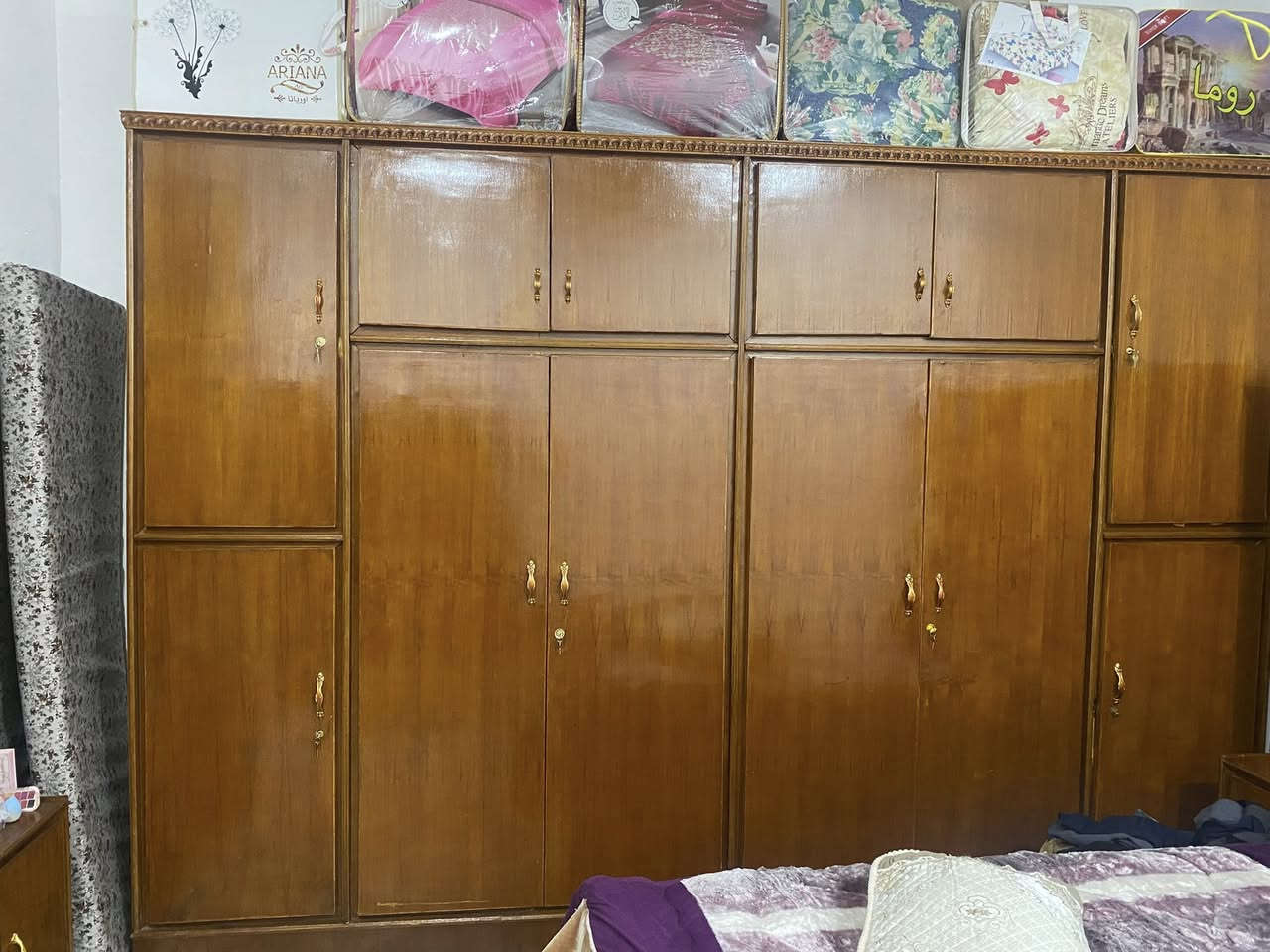 غرفة أ خشاب للبيع خشب عراقي  السعر 700وبيه مجال المكان الكرابله ***********
