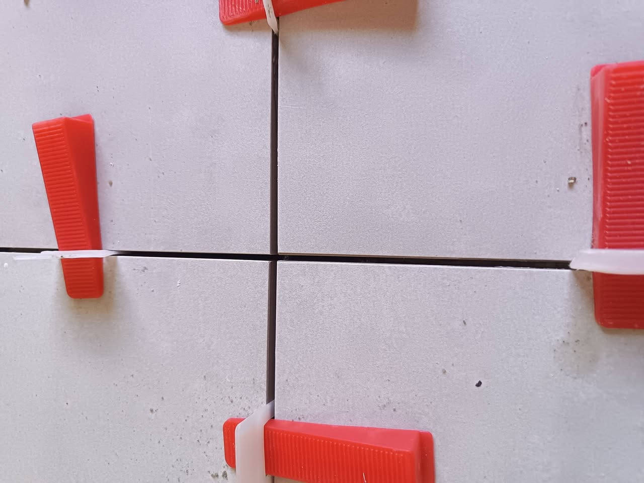 خلفه سيراميك جداري وارضي ودرج ***********
