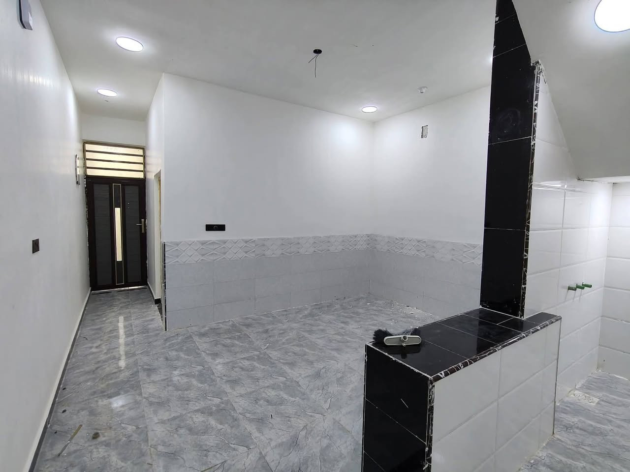 مشتمل للبيع طاب وزراعي سند 25 ورقم من قبل البلديه بناء حديث كود حي الحكيم نزلت كاله مساحه 100 متر طابوق يتكون من غرفه نوم مطبخ هول استقبال السعر المطلوب 39 وبيها مجال للشراي

الاستفسار مراجعه مكتب دلالية حسن البيضاني  رقم المكتب ،،،،***********
عنوان المكتب حي لحكيم قرب سيطرة القديمه للاعلان عن عقاراتكم  أو المراسلة على الصفحة أو إرسال 
العرض ع الواتساب  
ليس لنا الحق برفع سعر العقار أو خفضه عملنا يختصر على تقديم أفضل الخدمات العقاريه وترويج العقارات ونشرها ع مواقع التواصل الاجتماعي على حسابي الخاص على الفيس بك توجد مجموعة عقارات تجارية سكنية دوانم زراعية مستعدون بيع وشراء العقارات نستقبل كافة العروض الزراعيه والطابو في مدينة الكوت
رقم المكتب          حسن البيضاني.      ***********
