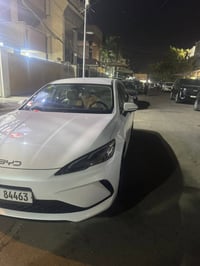 بي واي دي سيل 5 مكفوله ماشيه 10 داخل ابيض كامل ملحقات  سعرها 20.500  0...