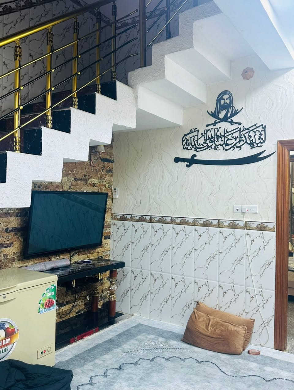 بيع مستعجل 🔥
يت للبيع طابقين بالمهندسين قرب
مدارس البسمه
البناء طابوق
٢٠١٧
الارضي غرفتين واستقبال وصالة وصحيات
وفوك اربع غرف وصالة وصحيات
السعر ٢٧٠
بيع مستعجل  مساحه 150
هـ ***********
