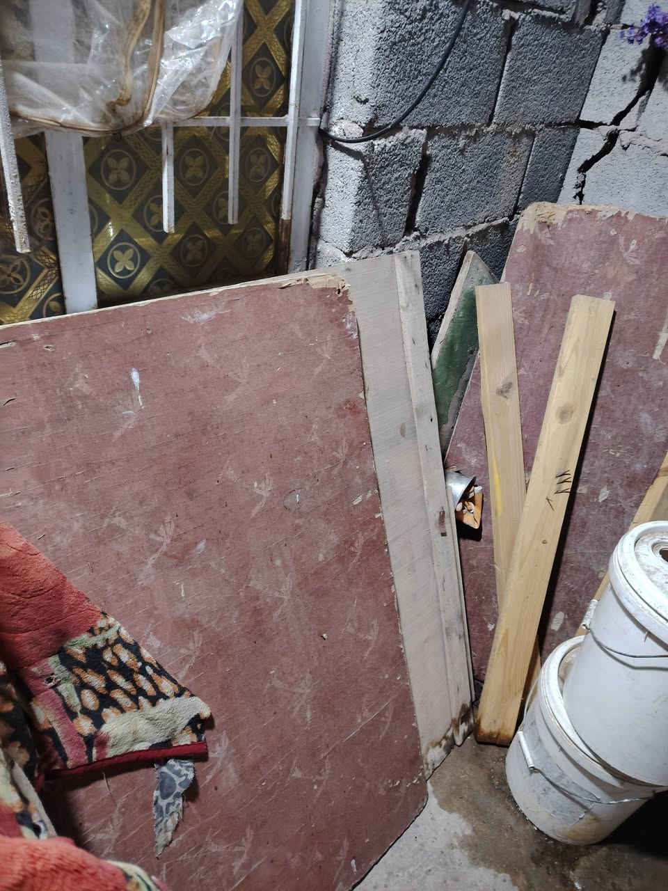 خشب للبيع بوفيه وزاويه
***********
