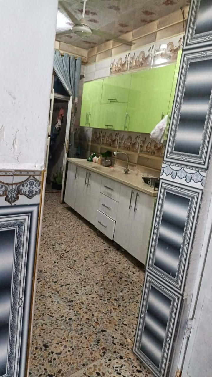 بيت للايجار ١٠٠ م مؤثث 
بالكوفة قرب فلكة حبيب الرعاش
طابق ونص 
الطابق الاول يتكون من غرفه وصاله واستقبال وتخاريج وطارمه صغيره الثاني غرفة ماكامله 
 ايجاره ٣٠٠ الف
***********
