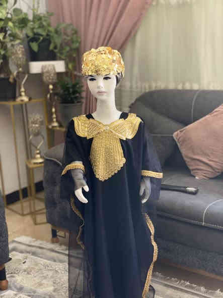 مرحبا عندي مجموعه مليكانات أطفال و نسائي نص اريد ابيعها مابيها اي ضرر و لا كسر مثل ما موضح بالصوره 
الي يريدها يدخلي خاص قياس الصغيره ٦٠ سم 
قياس الكبار ٨٠ و ٩٠ سم 
اتصال واتساب ***********
