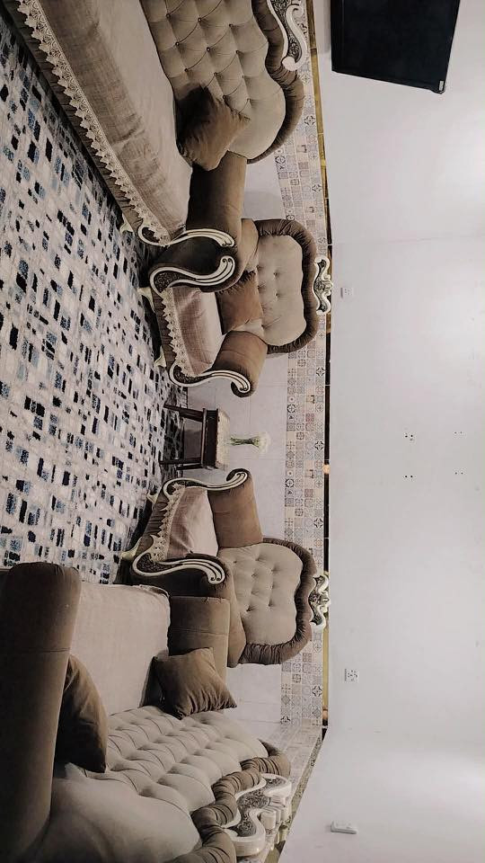 السلام عليكم تخم ملكي عشر مقاعد السعر ٣٥٠
*********** واتساب موجود
