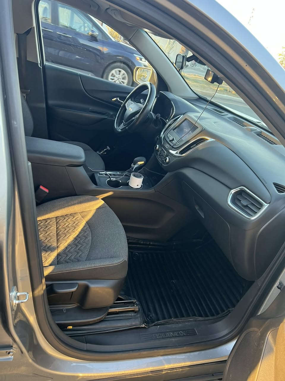 🚗 للبيع | Chevrolet Equinox LT موديل 2023
اللون: رصاصي صدر الحمام ✨
عداد: 31,000 ميل فقط

🔹 المواصفات:
 • حساسات أمامية وخلفية
 • رادارات جانبية
 • صندوق خلفي بصمة كهرباء
 • تشغيل بصمة + تشغيل عن بُعد
 • كشنات كهرباء
 • كشنات تدفئة

🔹 الحالة:
 • حادث  (تبديل لغد أيسر )
 • بدون أي ضرر على الشاصي

السيارة نظيفة وجاهزة للاستخدام، مواصفات ممتازة وسعر مناسب 👌122 
عنوان : بغداد حي الجهاد

📩 للتواصل على 
*********** 
***********
